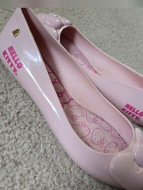 Hello Kitty x Melissa Light Pink Glossy Jelly Flats with Bow Accent